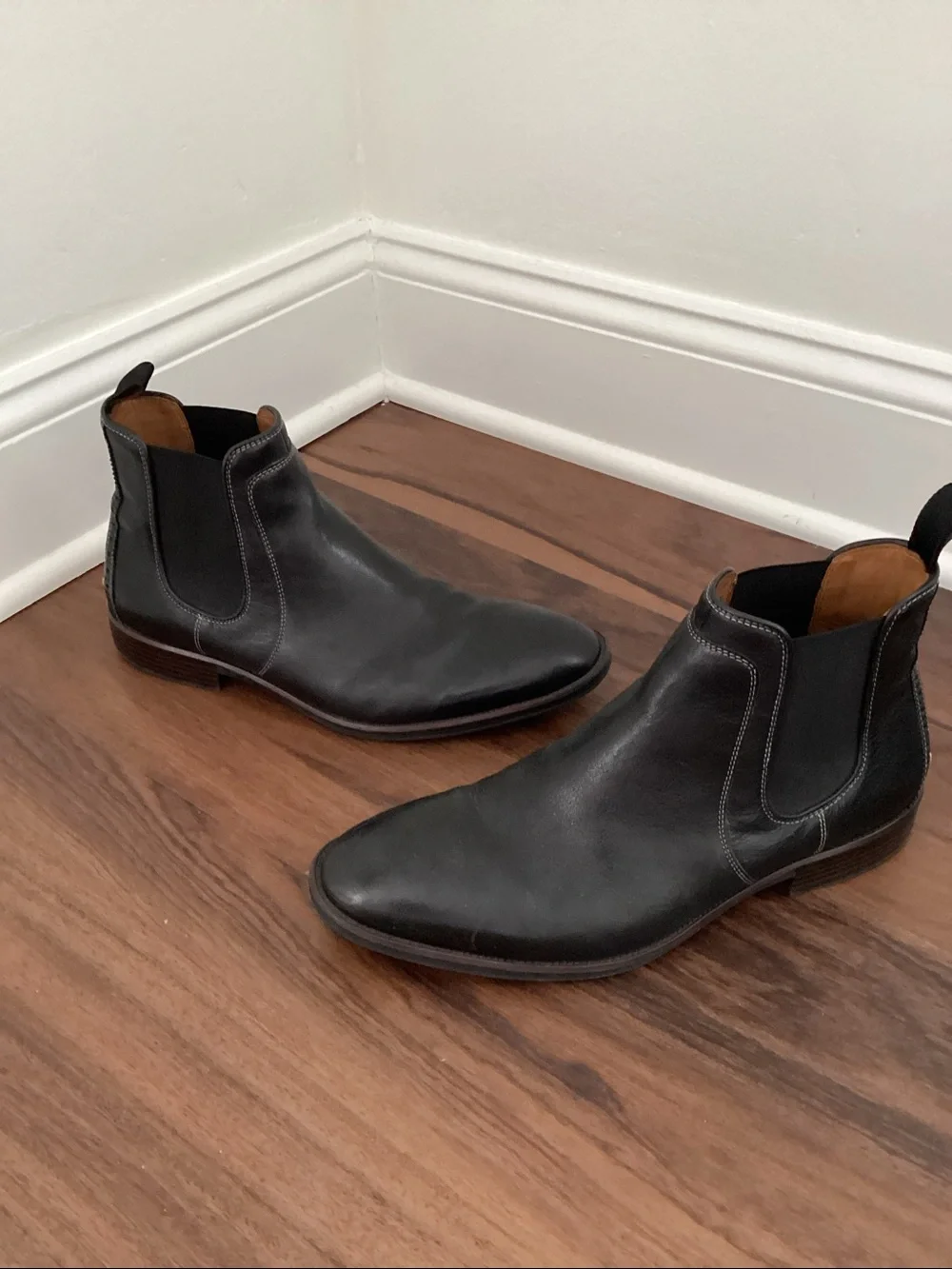 Classic Black Leather Chukka Boots - Sleek Slip-On Style